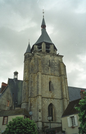 Église St.-Jacques seen from the Southwest, Illiers-Combray || Source - Jeff Drouin, 7 July 2004