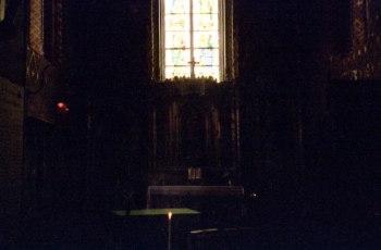 Église St.-Jacques chapel altar and window, Illiers-Combray || Source - Jeff Drouin, 7 July 2004