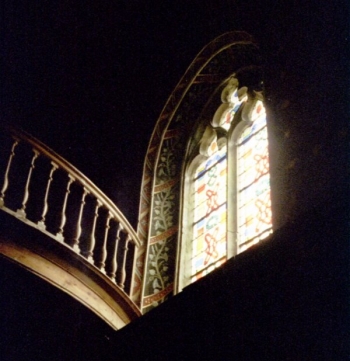 Église St.-Jacques gallery window, Illiers-Combray || Source - Jeff Drouin, 7 July 2004