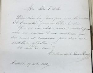 A cursive handwritten note in a book in French